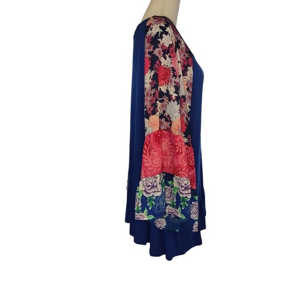 The Pioneer Woman Womens Blue Tunic W/Floral Bell Sleeves & Ruffle Hem Size 4XL - Picture 3 of 4